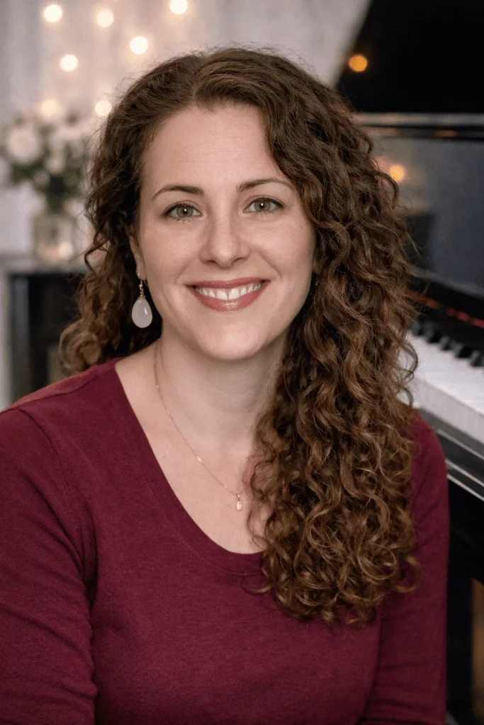 Piano teacher in Zug giving personalized piano lessons to children, teens and adults